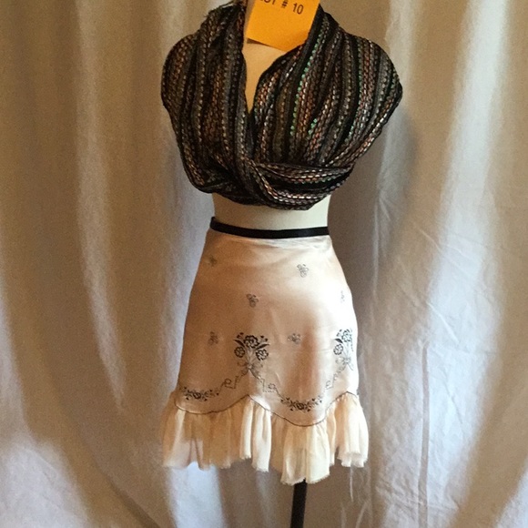 kenzie Dresses & Skirts - Ladies 100% silk skirt in pink size 12 by KENZIE